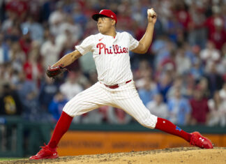 Suárez lanza juego completo; Filis blanquean a Rockies por 5-0 Suárez