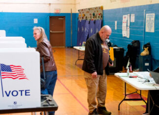 Agencias de seguridad advierten a funcionarios electorales que se preparen para ataques a elección presidencial de EE. UU.