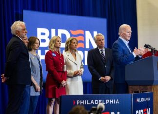 Biden recibe el crucial apoyo de los Kennedy mientras Trump sigue con su juicio en N.York