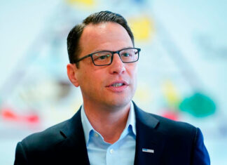 Shapiro says Pennsylvania will move all school standardized testing online in 2026 Pennsylvania