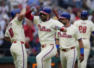 Harper dispara jonrón, Wheeler poncha a 11 y los Filis barren en serie de 4 juegos a Gigantes Wheeler