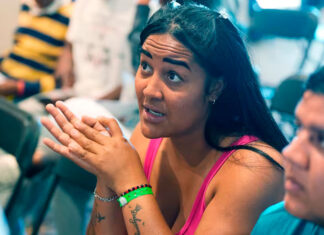 Denver lanza ambicioso programa para migrantes y se distancia de albergues de corta estancia migrantes