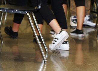 Escuelas de Denver ponen en marcha programa contra discriminación de latinos discriminación