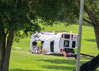 Niegan fianza a conductor que chocó contra autobús de jornaleros en Florida