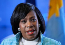 Alcaldesa Cherelle Parker recorre iglesias para impulsar el plan H.O.M.E. de $2 mil millones Philadelphia