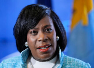 Alcaldesa Cherelle Parker recorre iglesias para impulsar el plan H.O.M.E. de $2 mil millones Philadelphia