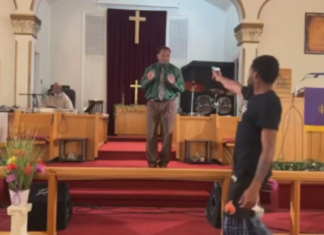Hombre arrestado, acusado de intentar dispararle a un pastor durante un sermón en una iglesia de Pensilvania pastor