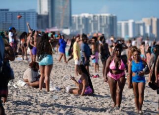 EE. UU. emite cifra récord de visas de turismo en la primera mitad de este año visas