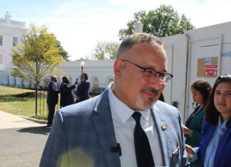 Autoridades federales urgen a Puerto Rico a acelerar la descentralización de la educación Puerto Rico