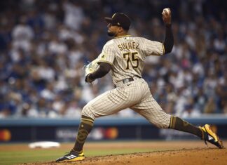 Dos dominicanos y un venezolano ganan 3 de los 4 premios a los mejores lanzadores de mayo dominicanos