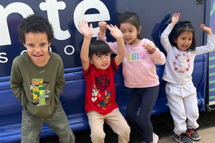 El-Busesito-ayuda-a-reducir-la-disparidad-1 educación