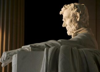 El calor derrite la cabeza de una estatua de Lincoln en Washington y se hace viral Lincoln