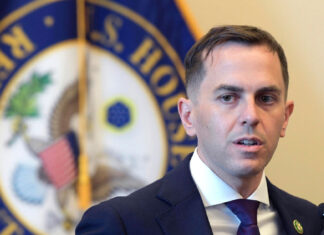 Hijo de Menéndez gana primarias demócratas en NJ en medio del juicio al senador Menéndez