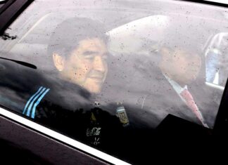 «Me cortaron las piernas», 30 años del último partido de Maradona con la Albiceleste