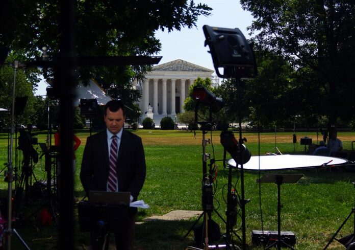 Supremo de EE.UU. ratifica que es legal multar a personas sin hogar por dormir en la calle supremo