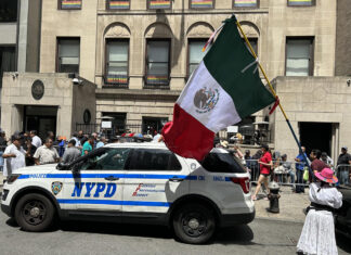 Miles de mexicanos en EE. UU. intentan votar entre problemas técnicos y filas interminables votar