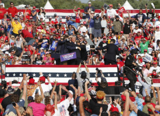 Trump herido, pero «a salvo», tras un tiroteo en un mitin en Pensilvania con dos muertos Trump