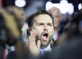 Organización latina acusa a J.D. Vance de tener «una extensa agenda antiinmigrante» J.D. Vance