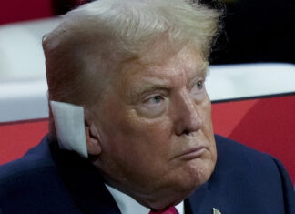 Empresa propiedad de Trump vende calzado con imagen de su cara ensangrentada tras tiroteo calzado