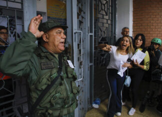 Venezolanos votan para elegir entre la continuidad del chavismo o un cambio