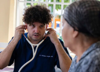 Cuando los médicos se van de Puerto Rico, un rapero trata de llenar el vacío Puerto Rico