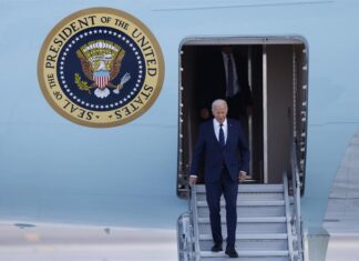 El brazo político de los latinos en el Congreso apoya a Biden en su peor momento latinos