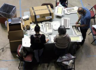 Puerto Rico elabora la papeleta para su controvertida consulta sobre el estatus político papeleta