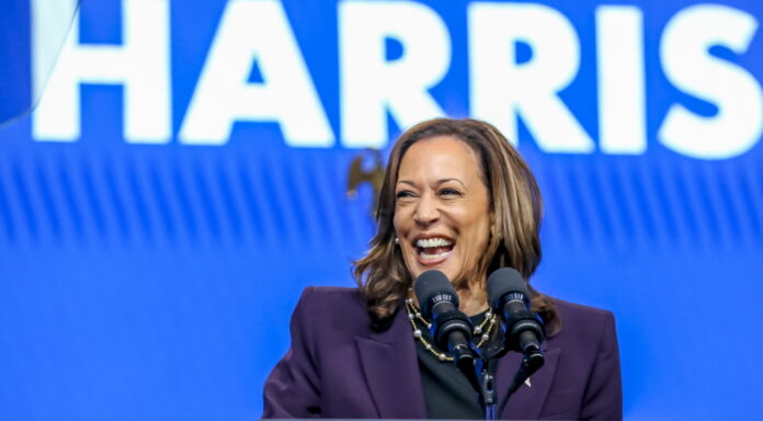 Harris critica a Trump por insinuar que pondrá fin a las elecciones si regresa al poder