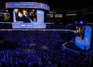 “Estados Unidos, la esperanza está de regreso” Harris y Walz llenan el estadio de Wisconsin mientras los Obama dan un discurso en la DNC en Chicago