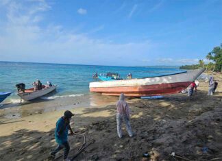 Analizan si 14 osamentas halladas en embarcación serían de migrantes africanos osamentas