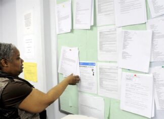 EE. UU. revisa a la baja en 818.000 puestos la creación anual de empleo empleo