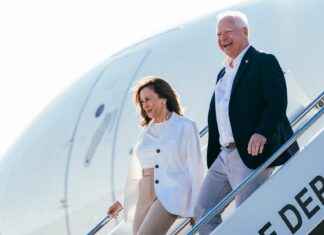 Harris y Walz empiezan su campaña en autobús en la anhelada Pensilvania