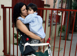 Las madres latinas que trabajan son las más afectadas por la brecha salarial en EE. UU. latinas