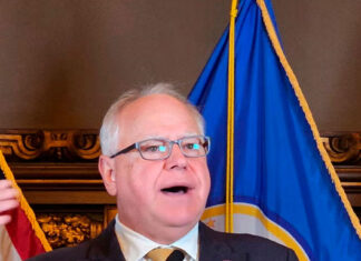 Quien es el gobernador de Minesota, Tim Walz, elegido para ser el vicepresidente de la candidata Harris Harris