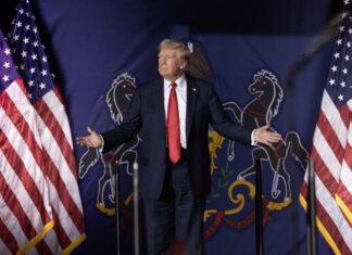 En su paso por PA Trump acepta debatir a Kamala Harris ante miles de asistentes Kamala Harris