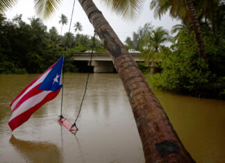 Graves inundaciones y cortes de luz generalizados en Puerto Rico debido a Ernesto