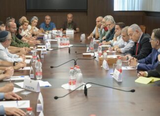 Las familias de los israelíes secuestrados acusan a Netanyahu de torpedear el acuerdo israelíes