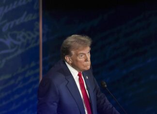 Trump insiste ante Harris que no fue responsable del 6 de enero por el que fue imputado imputado