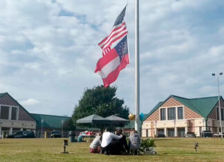 Arrestan al padre del sospechoso del tiroteo en una escuela de Georgia escuela