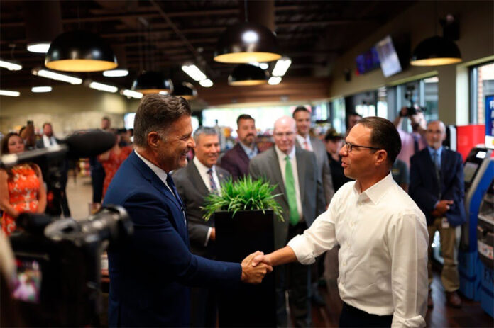 Governor-Shapiro-stops-by-rutter’s-to-buy-ready-to-drink