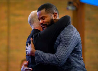 Los haitianos de Ohio encuentran solidaridad en la iglesia tras la falsa acusación de comer mascotas haitianos