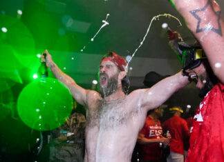 Schwarber and Realmuto homer as Phillies top Cubs 6-2 to clinch 1st NL East title since 2011 Phillies