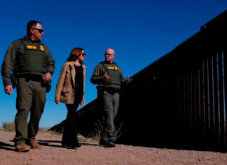 Trump dice que gobierno de Biden permite entrada de inmigrantes delincuentes. Cifras dicen otra cosa Trump