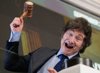 Un tribunal de Venezuela emite orden de arresto contra presidente argentino Milei por retener avión Milei