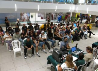 Un registro de electores marcado por las largas filas y la controversia en Puerto Rico Filas