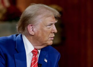 Trump lidera el escepticismo por las vacunas, y el partido lo sigue Trump