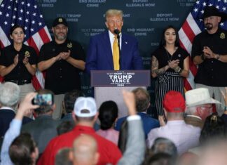 Trump arremete contra Beyoncé, la prensa y el voto anticipado en un mitin en Míchigan Beyoncé