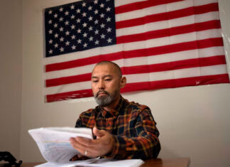 Encuesta: Adultos asiático-estadounidenses creen que migración legal impulsa economía de EE. UU. migración