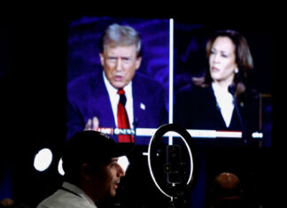 Apoyo a Trump crece entre hombres latinos, Harris sube entre mujeres blancas: sondeos Reuters/Ipsos Trump