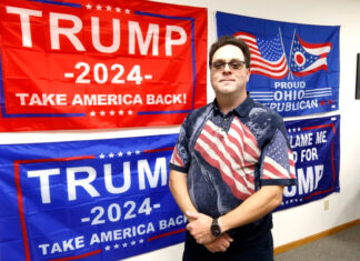 Donantes que aportan montos pequeños a Trump están cansados y confundidos Trump